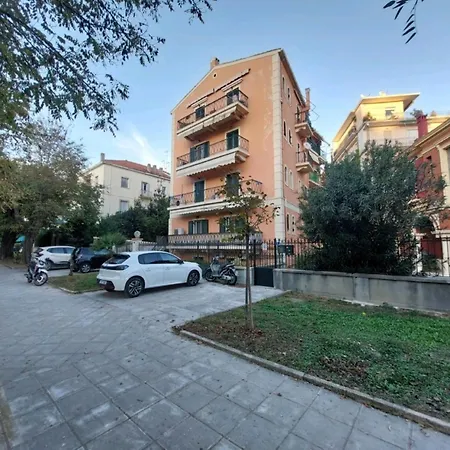 Apartamento Alexandras Hideaway